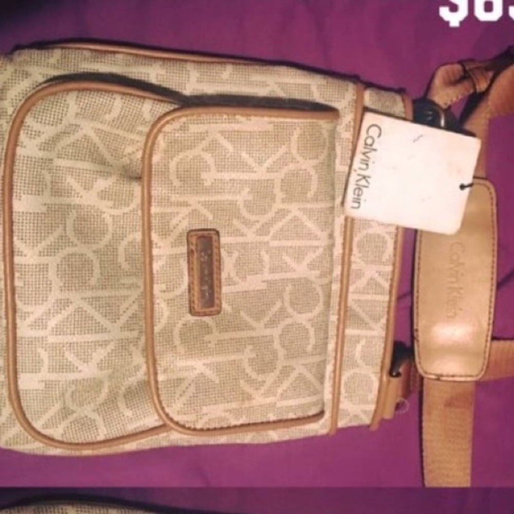 ⬇️PRICE DROP⬇️Calvin Klein crossbody
